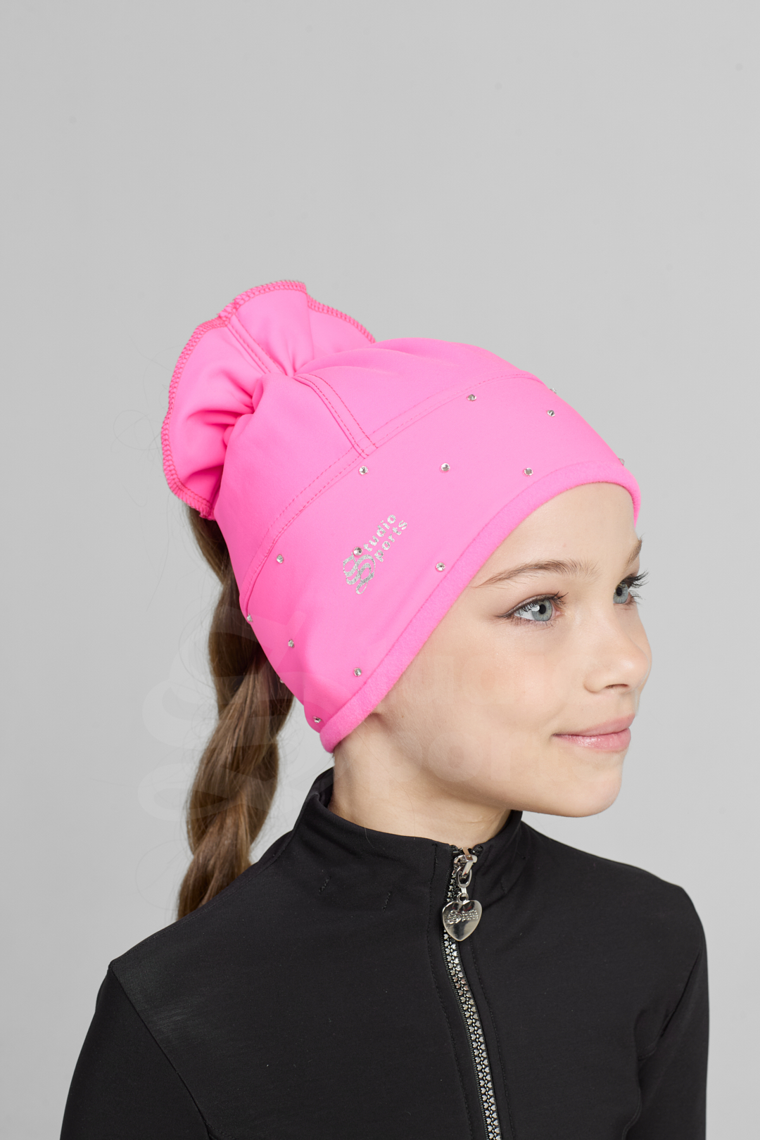 Шапка под "хвост" со стразами
