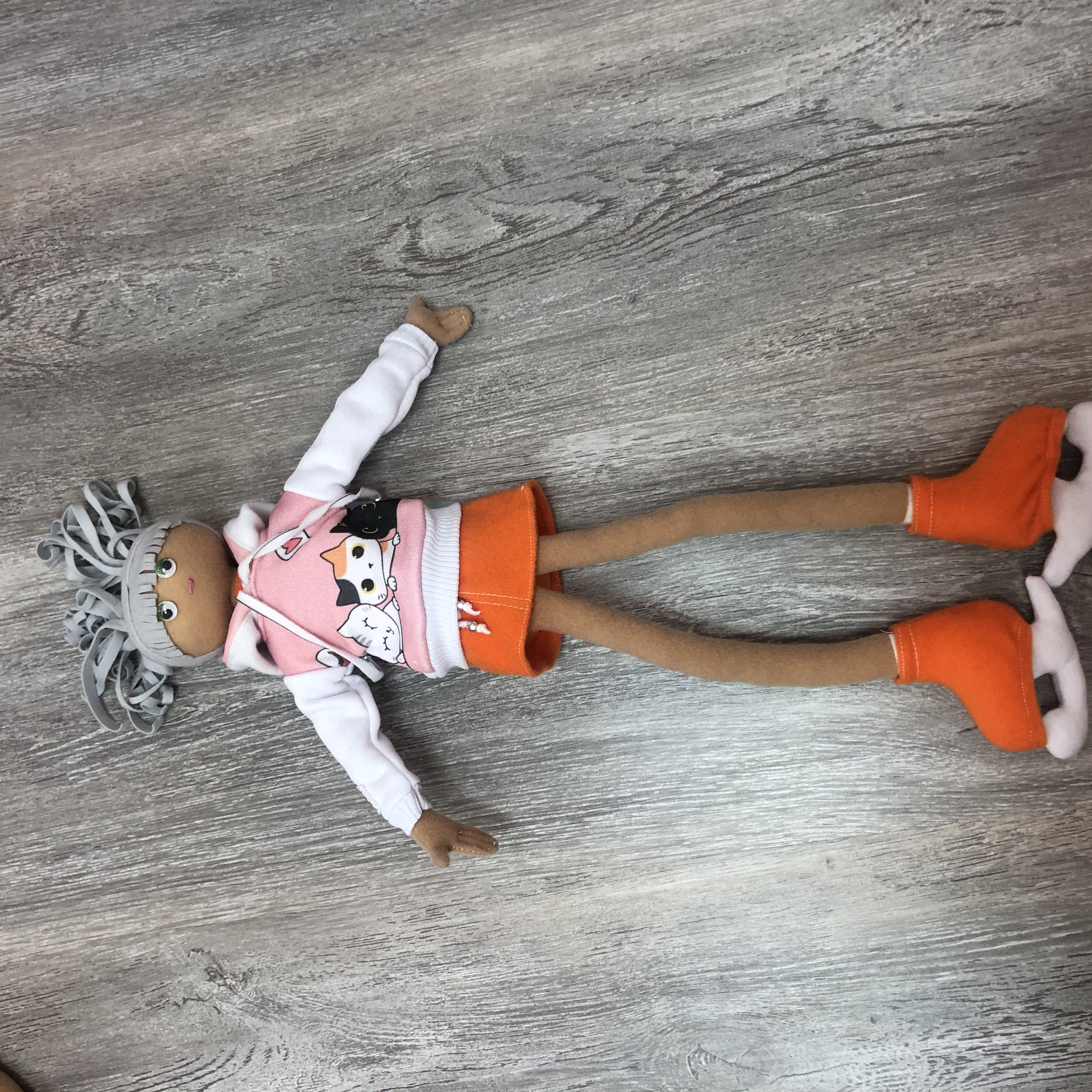 Кукла на коньках со съёмной одёжкой